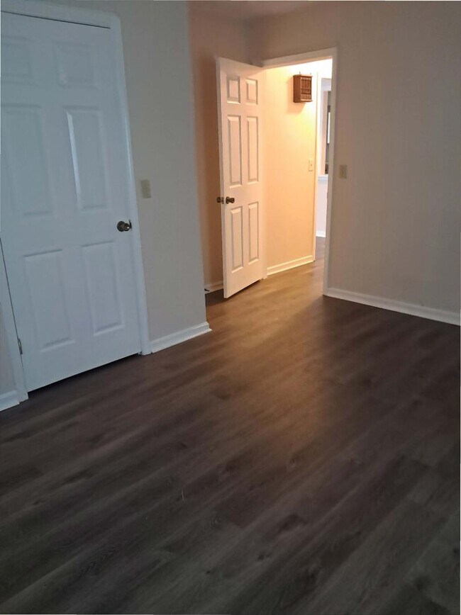 Building Photo - 1706 Ridgewood Dr