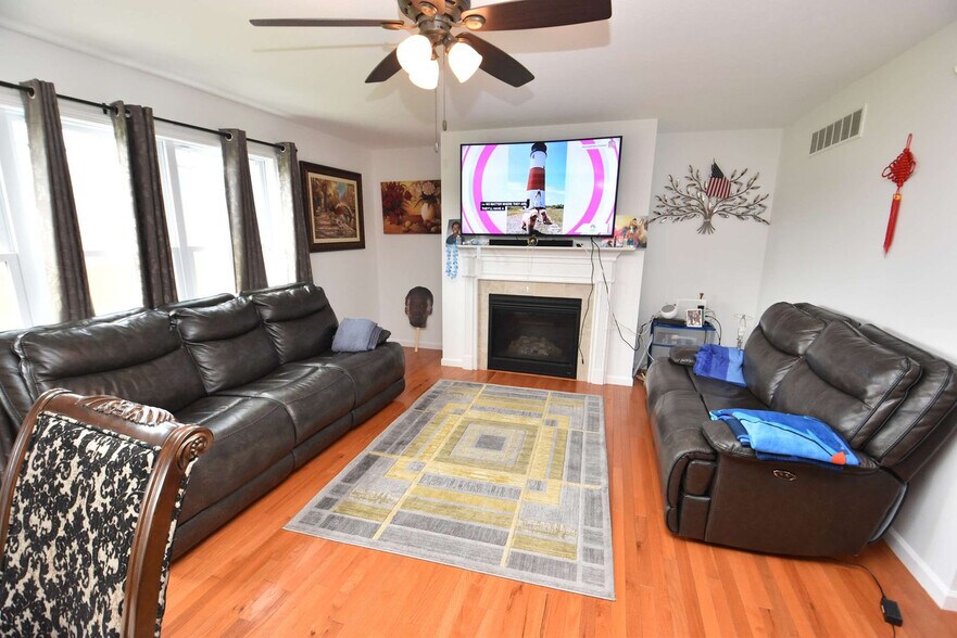 Primary Photo - 25910 Rolling Hills Dr