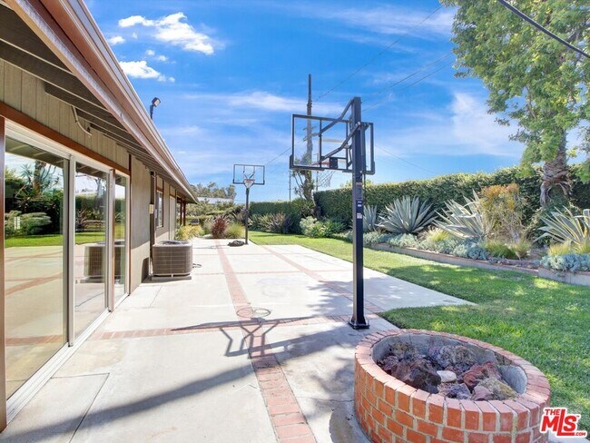 Building Photo - 6763 Radlock Ave