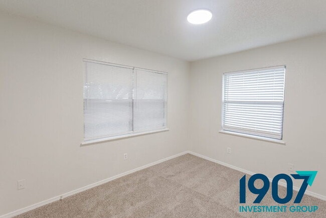 Building Photo - SPECIAL OFFER! Move In Now & Get 50% Off Y...