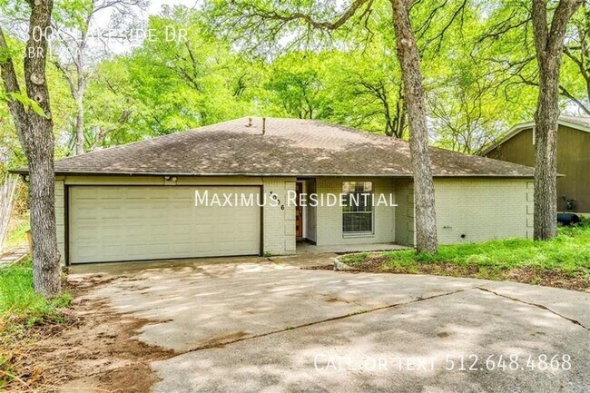 Building Photo - 3006 Lakeside Dr