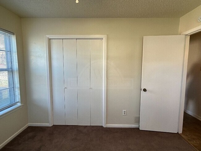 Building Photo - 618 N 23rd St