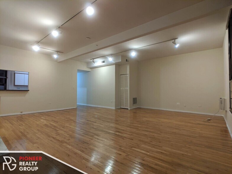 Building Photo - 1427 N Dearborn St