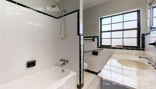 Building Photo - Beautiful Pool Home - Fenced in Yard - Sty...