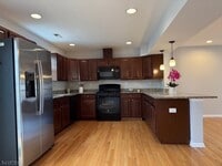 Building Photo - 33 Ronald Dr