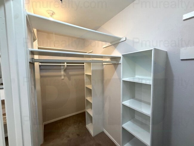 Building Photo - AVAILABLE NOW!!! Beautiful 4-bedroom, 2.5-bath home in the heart of Richardson