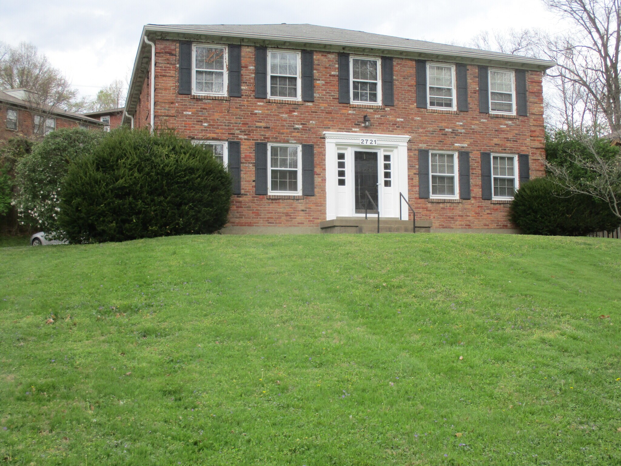 Building Photo - 2721 Brownsboro Rd