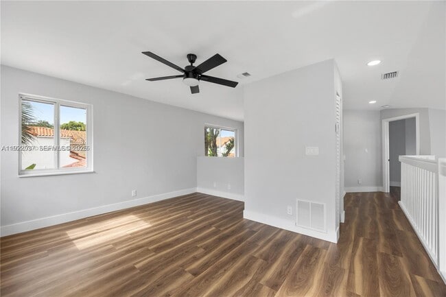 Building Photo - 3835 Lombardy St