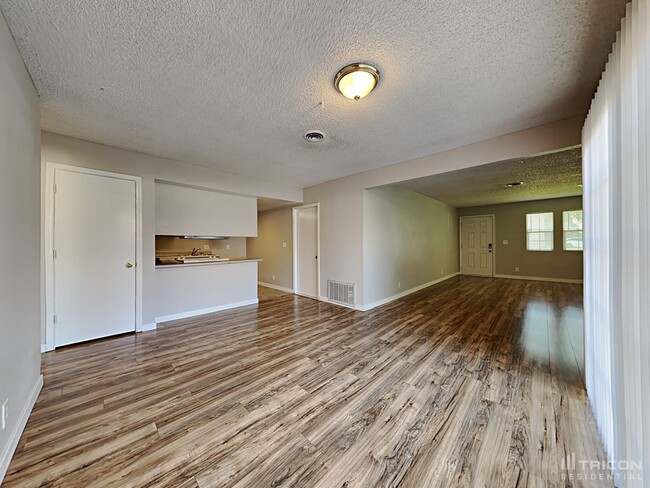 Building Photo - 1373 Hobart Dr