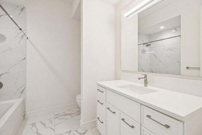 Building Photo - 2323 N Lister Ave