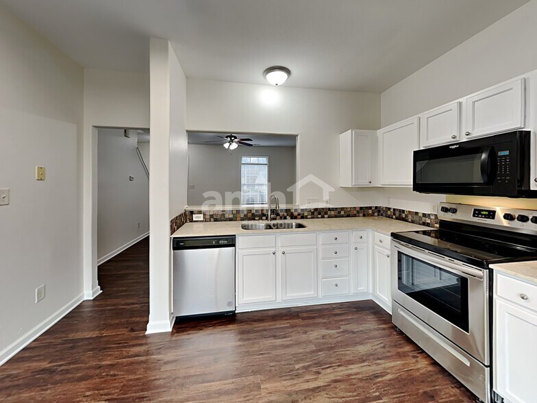 Building Photo - 2604 Oasis Ln