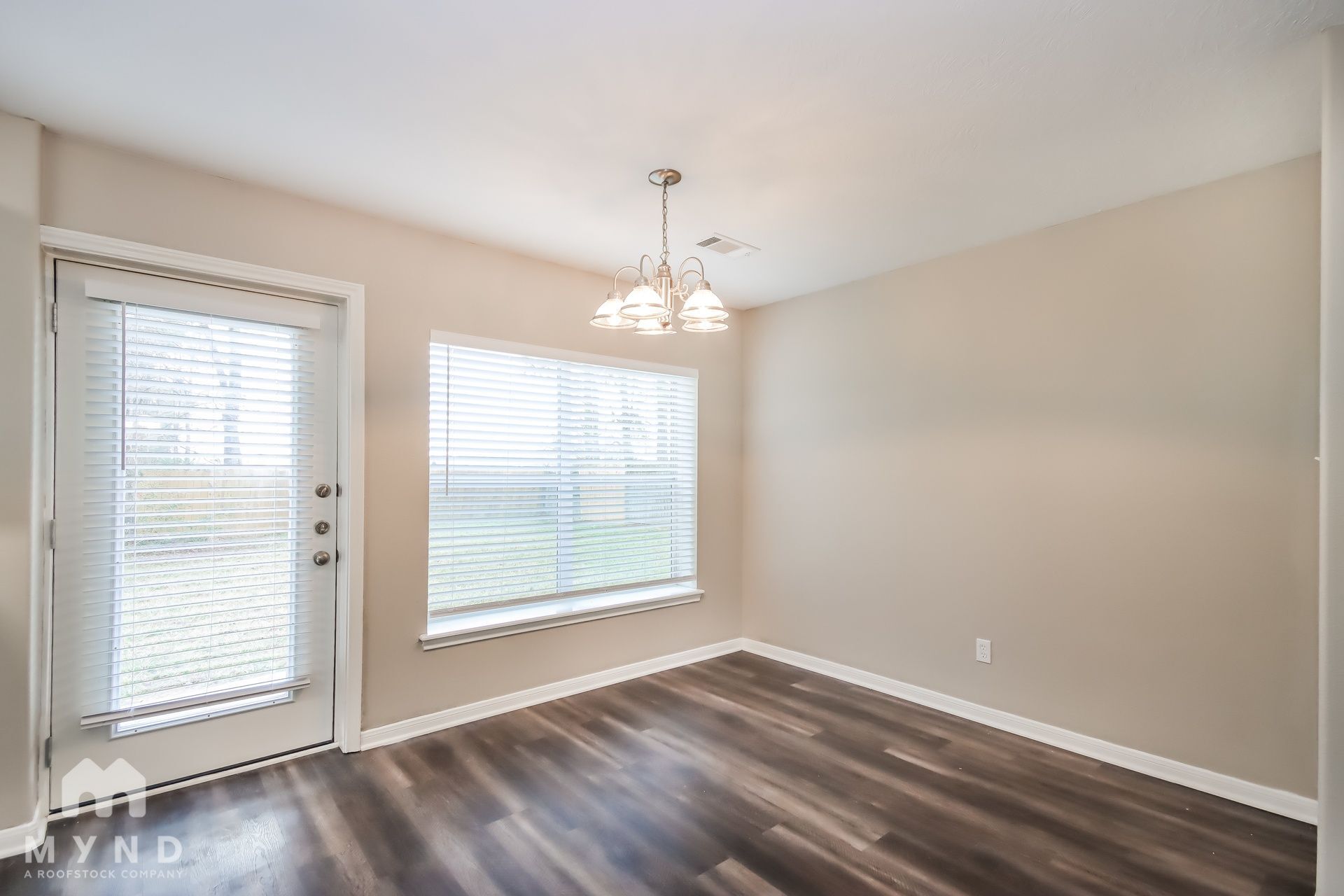 Building Photo - 126 Kellyn Oaks Dr