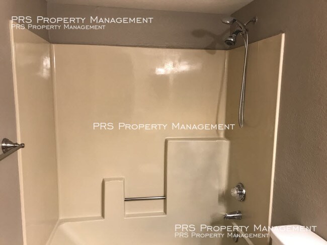 Building Photo - 925 S Longmore
