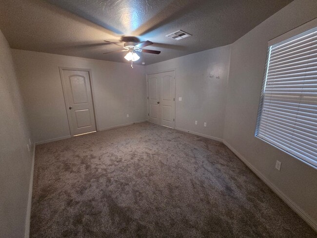 Building Photo - Spacious 4 Bedroom Home!