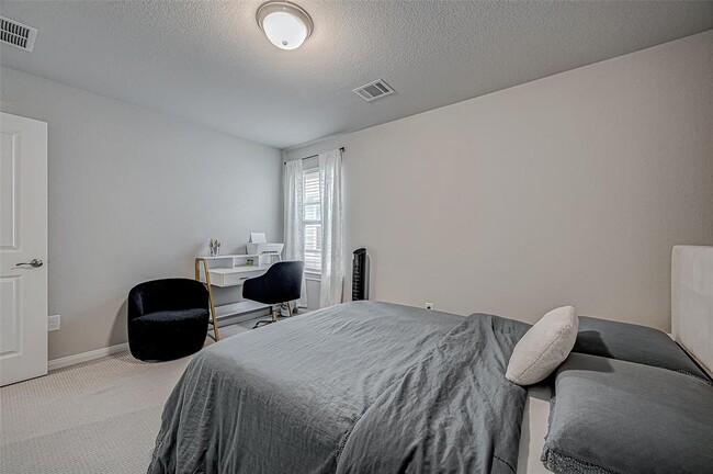 Building Photo - 21450 Petherton Dr