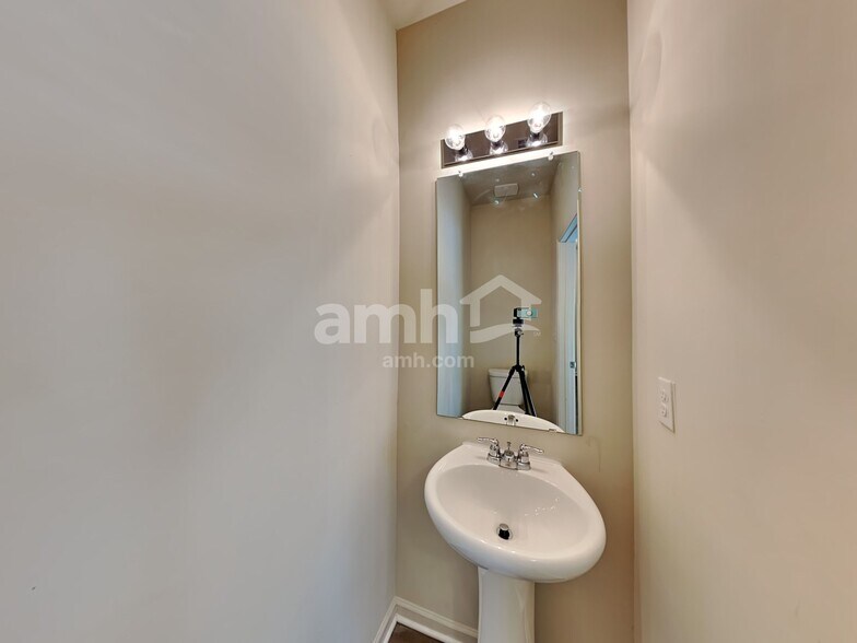 Building Photo - 4025 Clay Ct SE