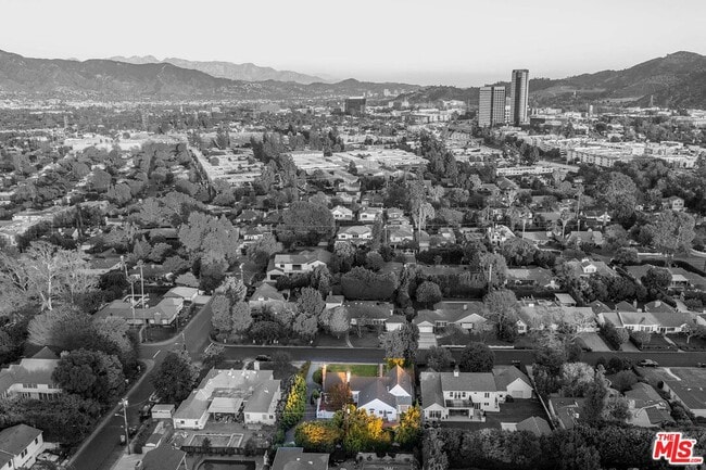 Building Photo - 4649 Sancola Ave