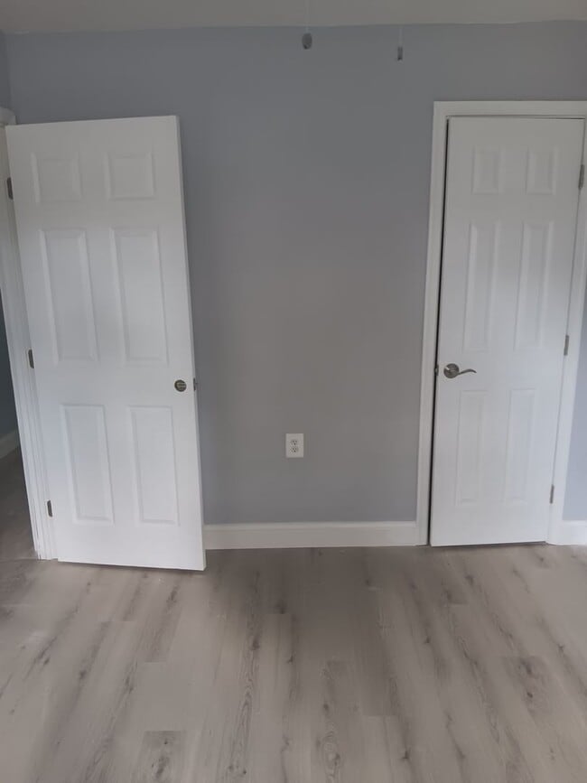 Building Photo - Renovated 3 Bed 2 Bath Single-Family Home ...