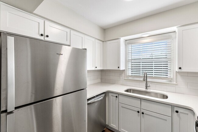 Building Photo - 163 S Eagle Creek Dr