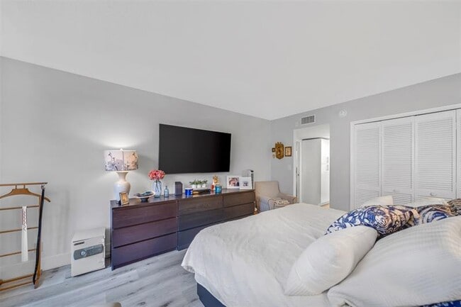 Building Photo - 903 Cypress Grove Dr