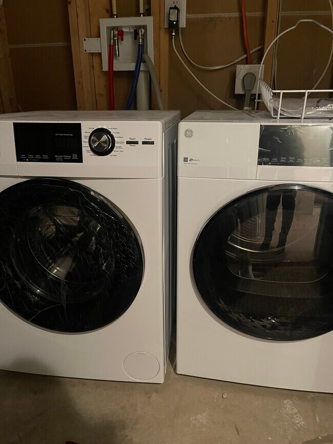 Washer and dryer - 8773 Lords View Loop