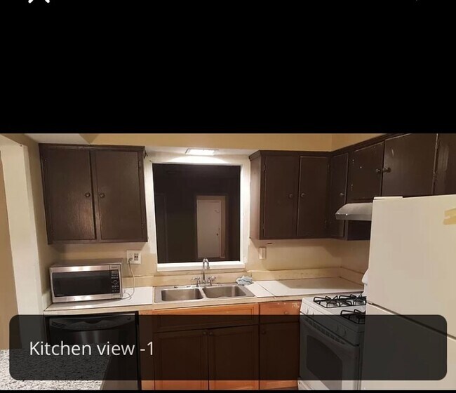 Building Photo - Welcome to this beautiful 5 bedroom home l...