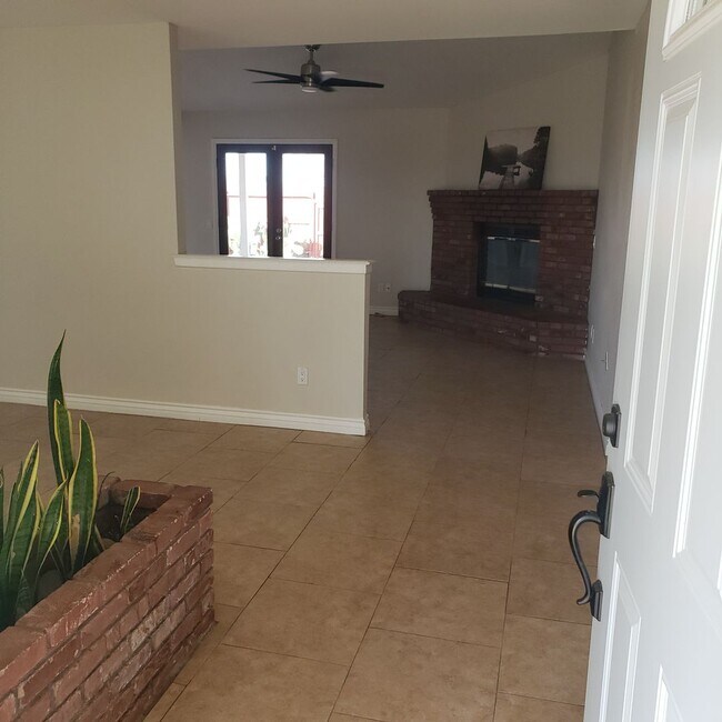 Building Photo - 13980 Mission St