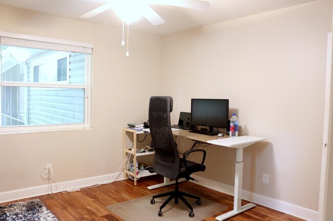 Building Photo - 410 Inglewood Dr