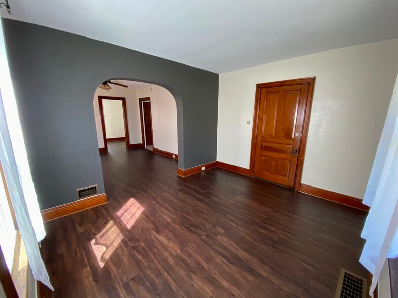 Living Room - 90 N Cayuga Rd