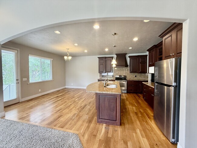 Building Photo - 2034 E 4500 S
