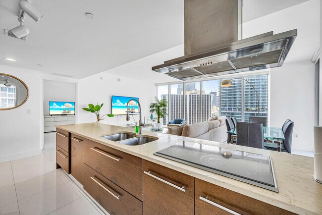 Building Photo - 485 Brickell Ave