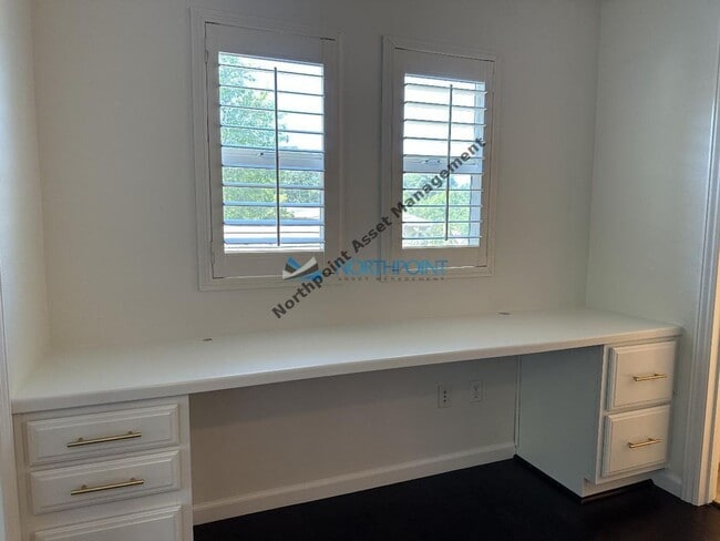 Building Photo - 4BR/3BA w/ Solar + Downstairs Bed/Bath in Whitney Oaks