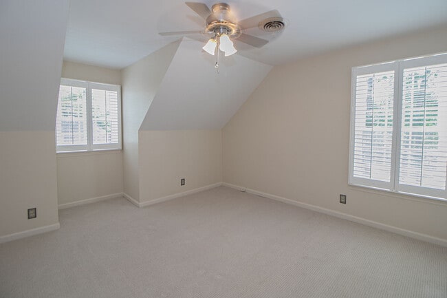 Building Photo - 815 Shady Bluff Trail