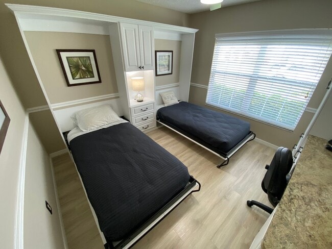 Building Photo - Gorgeous 3 + 2 Turnkey ANNUAL Lease w/Swim Spa & Large Private Screened in Patio In The Village o...