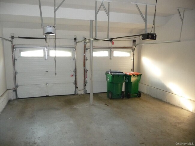 Building Photo - 220 Roosevelt Dr