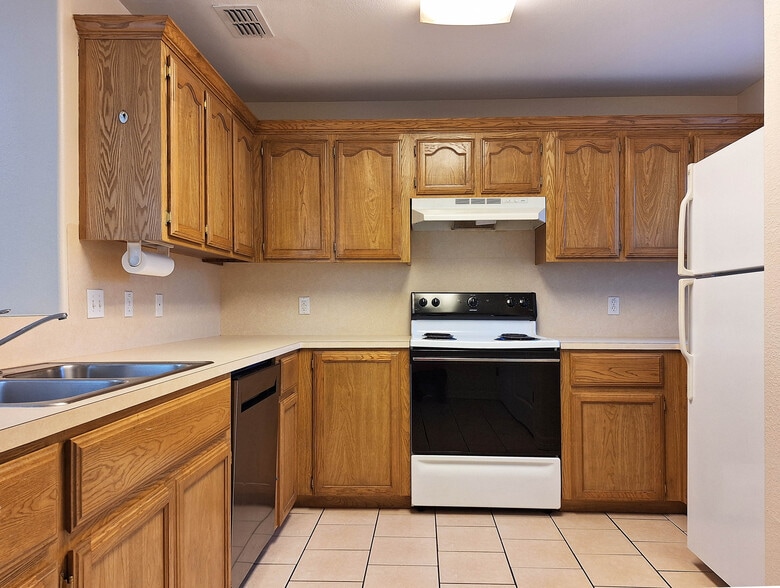 Building Photo - 1905 Maria Isabel Dr