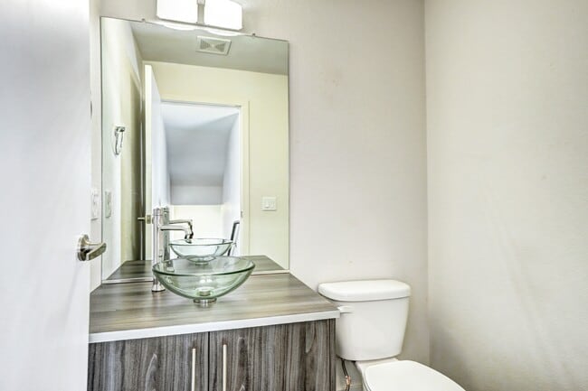 Building Photo - 1623 Julian St