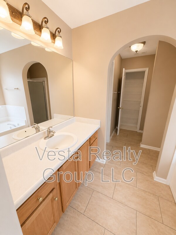Building Photo - 5115 Towne Park Dr