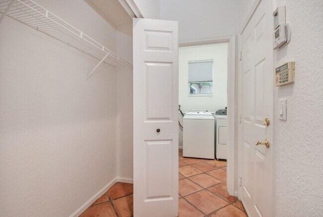 Building Photo - 2466 Bay Isle Ct