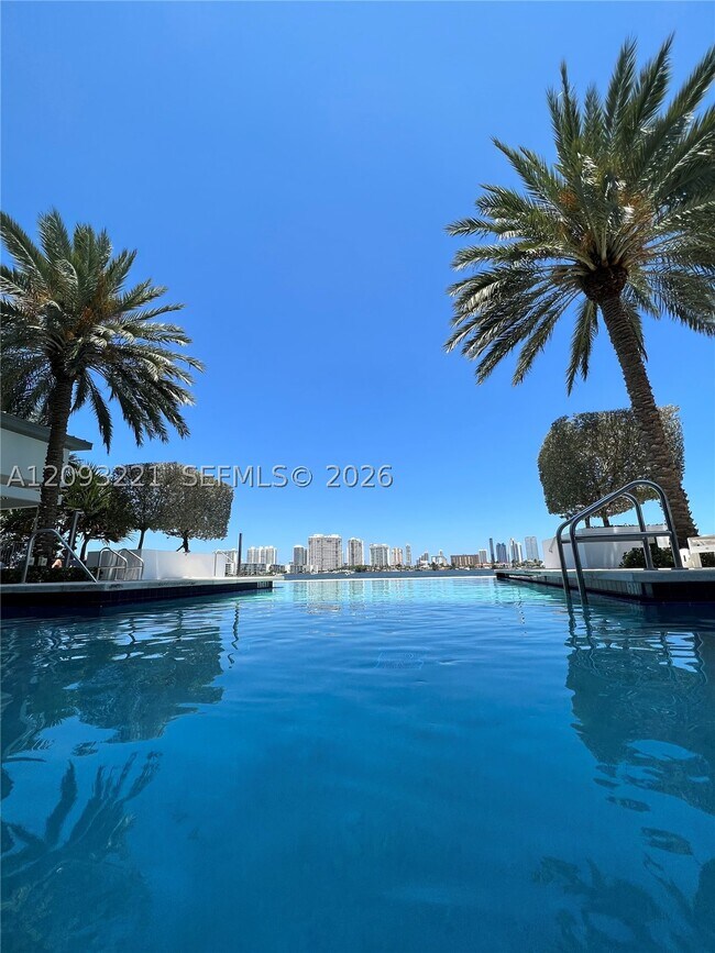 Building Photo - 17301 Biscayne Blvd
