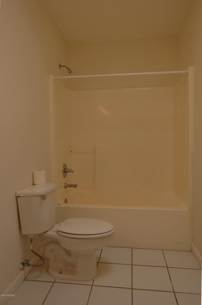 Building Photo - 3144 E Monte Vista Dr