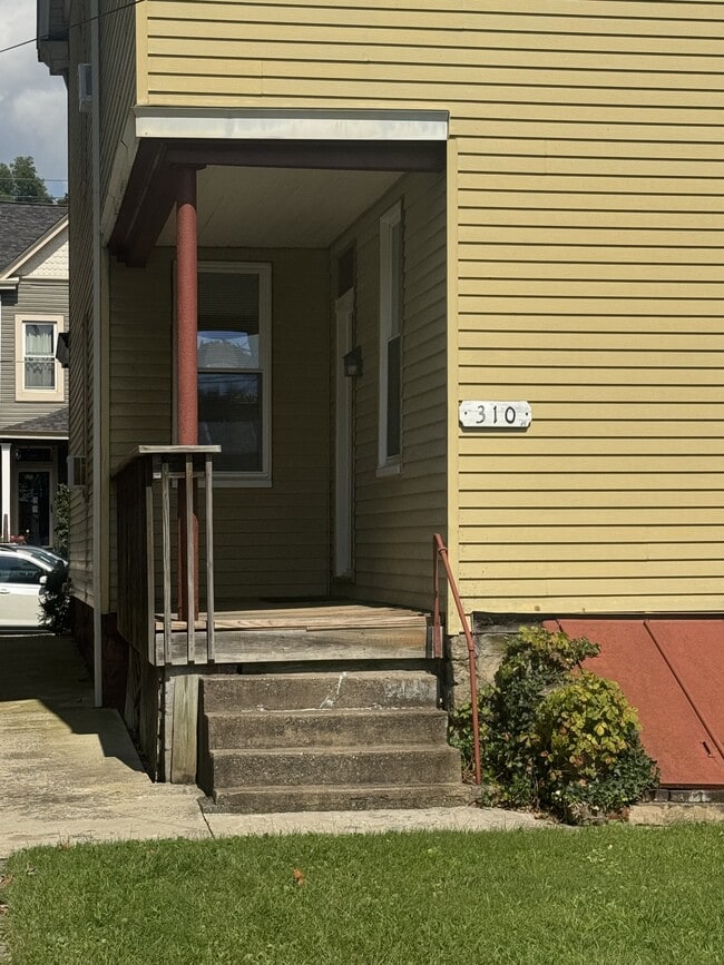 Building Photo - 310 3rd St