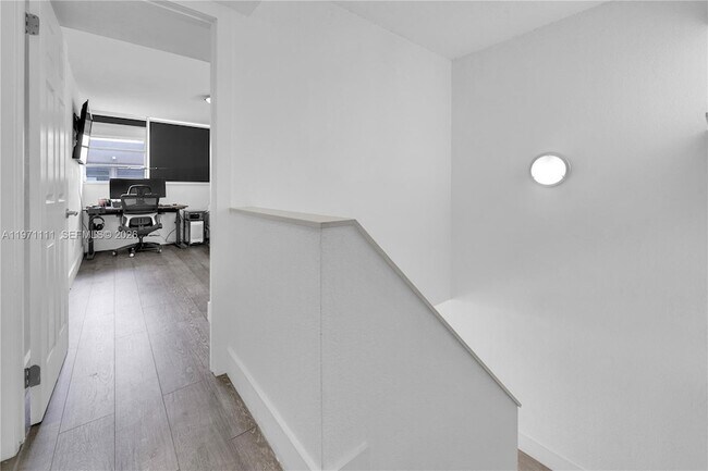 Building Photo - 830 NW 87th Ave