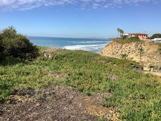 Building Photo - Huge White water condo at Fletcher Cove Solana Beach