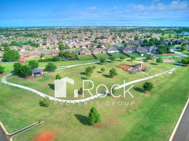Building Photo - 4 Bedroom Home in Moore