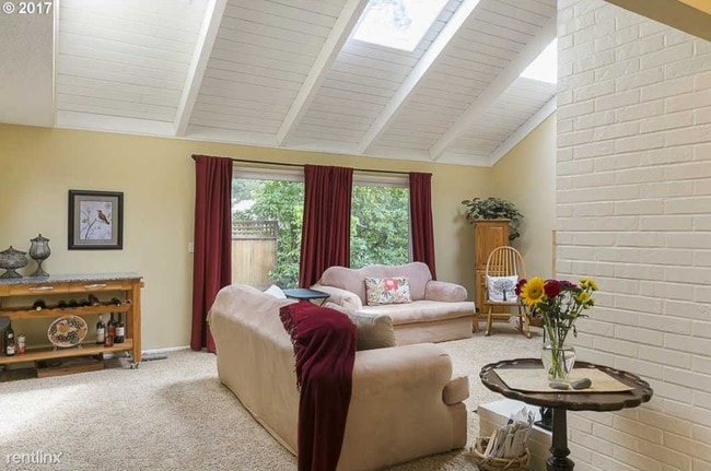 Building Photo - 15 Britten Ct