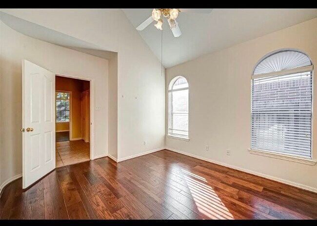 Building Photo - 1710 Park Forest Dr