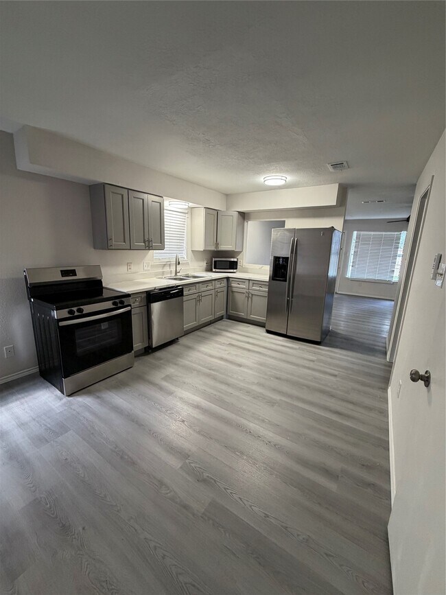 Building Photo - 6618 McCullum Rd