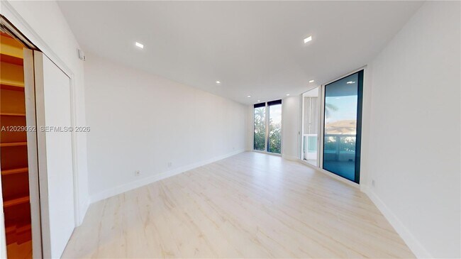 Building Photo - 21050 NE 38th Ave