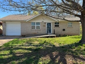 Building Photo - 704 N Gale Ave